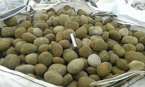 Kamenclub.ru: Песчаник ядра, фр. 100-300 мм  купить в Кирове песчаник бежевый серый рыжий речная галька 5 000 руб/т   фото КАМЕНЬ КЛУБ